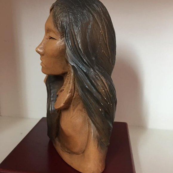 Thomas B Maracle “Together in Love” resin art sculpture - Picture 3 of 5